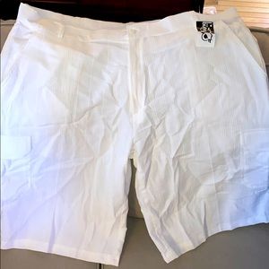 Mr.Búho white cargo shorts